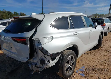2024 Toyota Highlander Xle z USA, uszkodzony, nr VIN 5TDKDRAH4RS052389